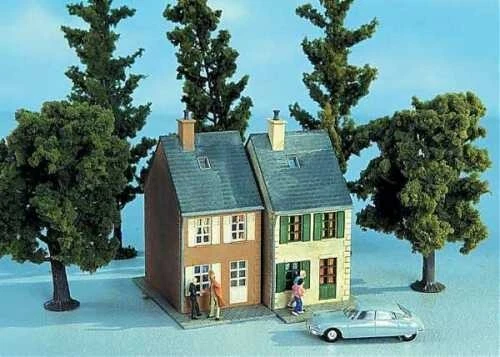 Kibri, Roco H0 - Décor - Usine, citerne, garages et 10 Kibri, Roco H0 - Décor - Usine, citerne, garages et 10