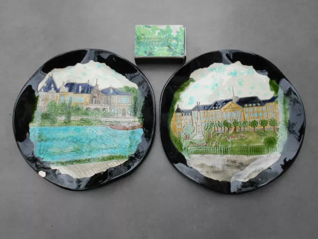 2 rares assiettes SARREGUEMINES décor monument en relief fait main signé RB