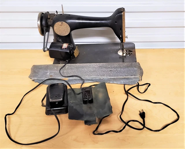 VINTAGE SINGER SEWING Machine W/ Foot Pedal *For Parts / Restoration