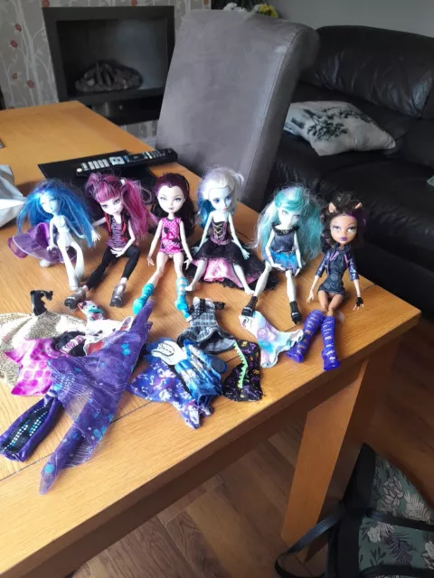 bratz dolls bundle