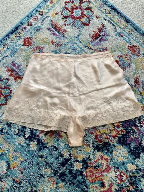 Vintage Small 1930’s Peach Silk Antique Lace Shorts Pin-Up Lingerie Tap Pants