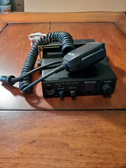 Radio Shack 40- Channel 2 Way CB-Radio Model TRC-481
