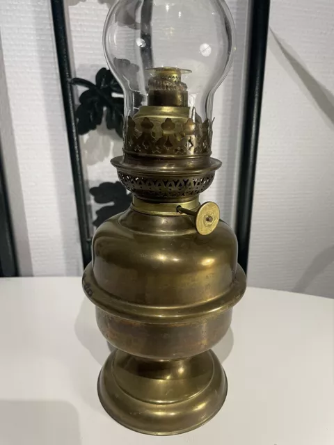 Magnifique Ancienne Lampe À Pétrole En Cuivre Avec Mèche Fonctionnelle Vintage 3