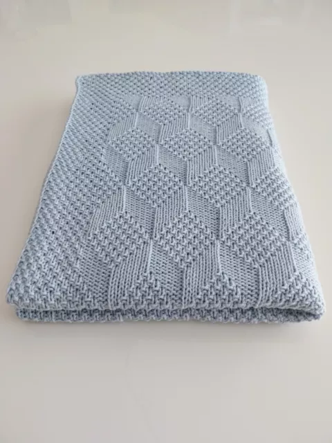 Handgestrickte Babydecke.