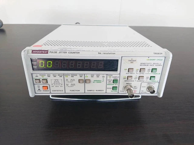 【ADVANTEST】Frequency Counter TR5825A Advantest TR5825A Frequency Counter