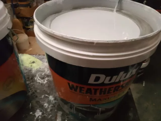 Dulux 15 Litre  Weathershield Exterior  Low/Sheen Very-Light-Grey Color  Paint