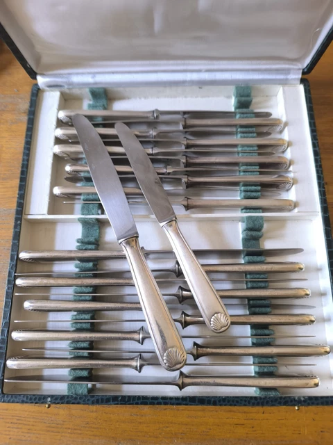Lot De 12 Couteaux Métal Argenté Devouge - Occasion