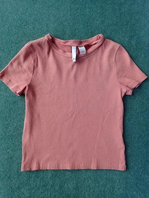 Bellissima t-shirt H&M ""Divisa"" ragazza tagliata rosa polveroso taglia small