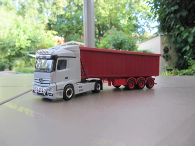 Camion Miniature Mercedes Actros L Herpa - Échelle 1:87, Rouge