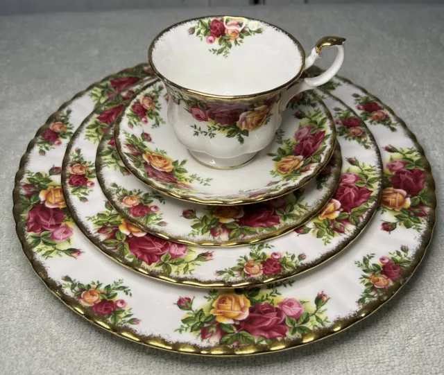 Royal Albert Old Country Roses 5 Piece Place Setting Bone China England Used