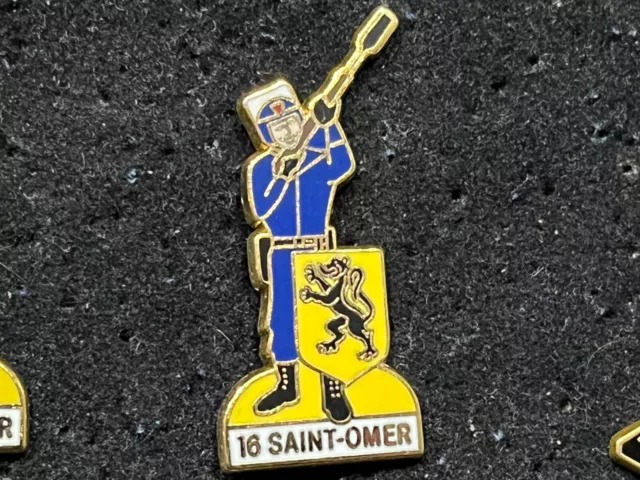 a PINS PIN ENAMEL ARMEE POLICE CRS SAINT OMER