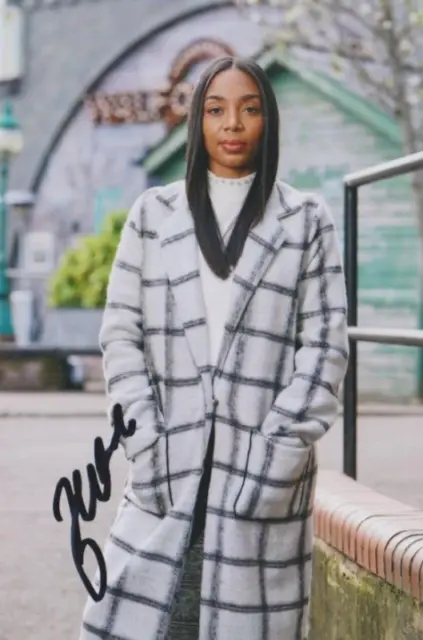 Zaraah Abrahams    **HAND SIGNED**  4x6 photo  ~  Eastenders  ~  AUTOGRAPHED