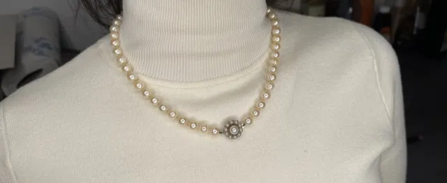 45 Cm Perlenkette mit Verschluss aus Weißgold In 14 Karat