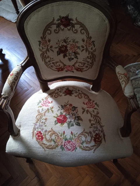 coppia poltroncine antiche ricamate a mano 