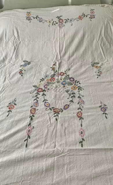 Vintage Embroidered Irish Linen Double Bedspread ~ Basket & Flowers Gorgeous 💐