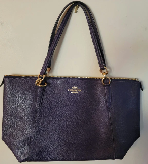 NWOT Coach Shoulder /Tote Bag Pebble Leather Deep Purple / Gold Trim and Zipper