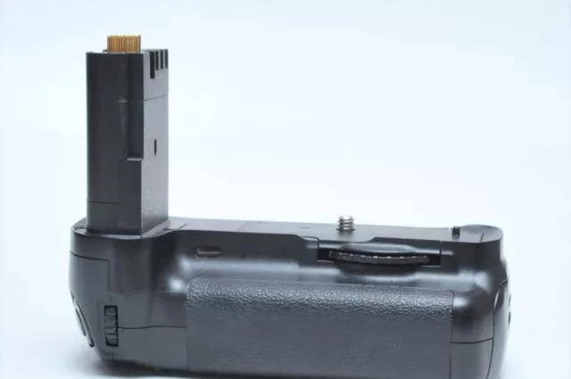 Targus TG-BGD200 Vertical Battery Grip for Nikon D200 Digital Camera
