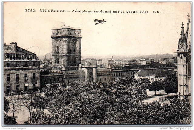 94 VINCENNES - aeroplane au dessus du vieux fort