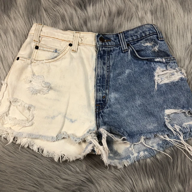 Petros Vintage Levi’s Women’s Distressed Torn Shorts Bleached White Blue Ripped