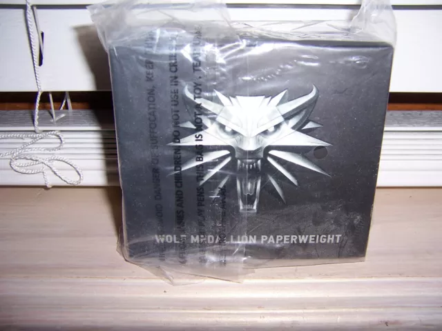Dark Horse Deluxe Wild Hunt 3: The Witcher Wolf Medallion Paperweight Lootcrate