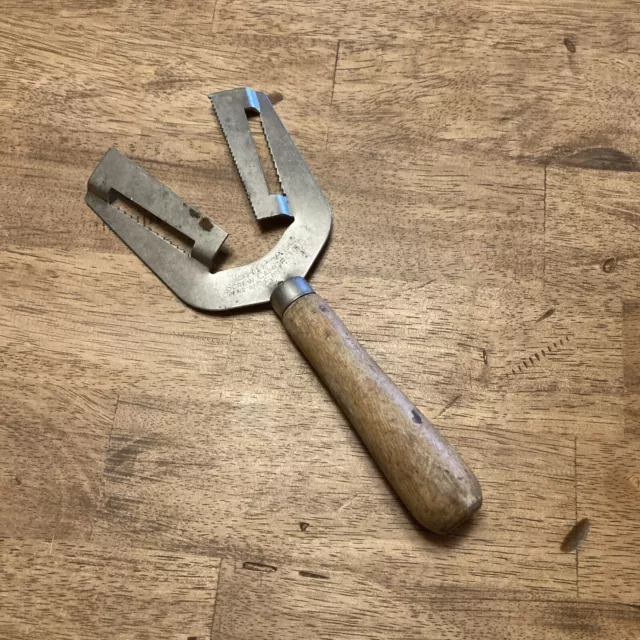 Vintage Grip-All Screw Cap Opener Wooden Handle Opens All Sizes