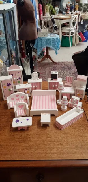 Bulk x 20 Assorted Pieces Of Pink And White Doll House Furniture 💖
