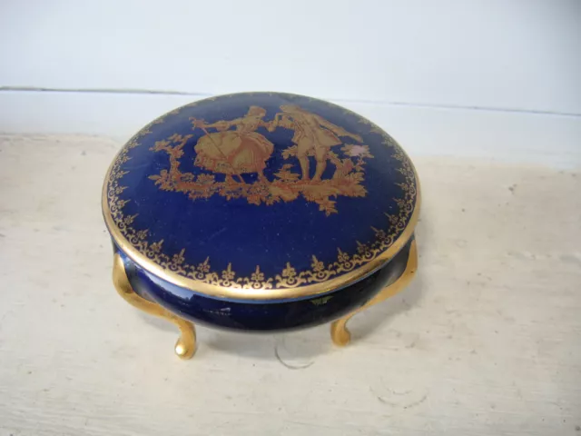 BONBONNIERE 3 PIEDS LIMOGES BLEU DE FOUR COUPLE DORE ET DORURES 8 cm