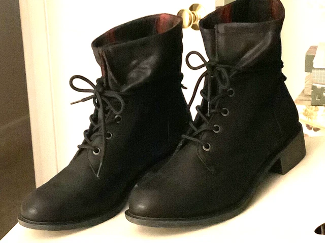Combat Boots Ankle Lace Up~Mudd Women’s Black Faux Leather/ Red Sweater Cuff~9.5