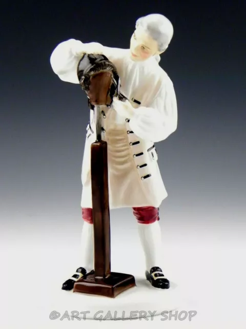 ROYAL DOULTON ENGLAND 1959 Figurine HN 2239 THE WIGMAKER OF ...