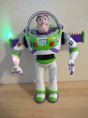 buzz lightyear bonnie on foot