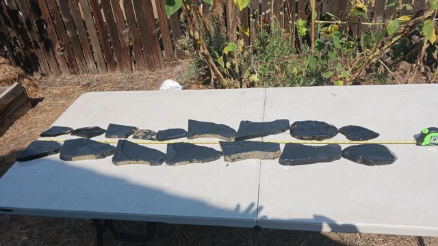 105 inches of thicker cut Daysite obsidian slabs for flint knapping.