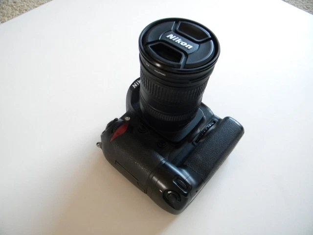 Nikon D200 10.2 MP Digital SLR Camera with 18-200 AF-S Nikon zoom lens