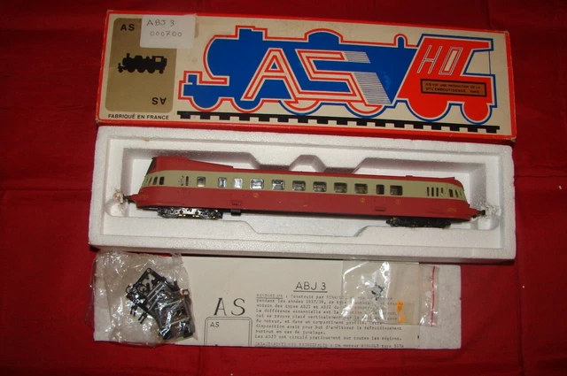 AS - HO - AUTORAIL ABJ3, toit rouge, dans l'état