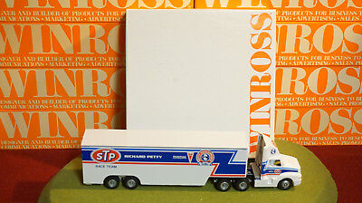 Winross Diecast 1/64 Scale Truck Richard Petty STP Racing 1992 2