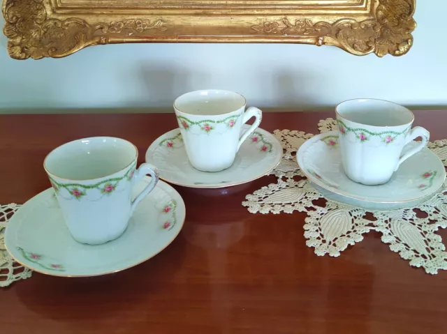 tasses à café en porcelaine ancienne genre Limoges sans estampille.
