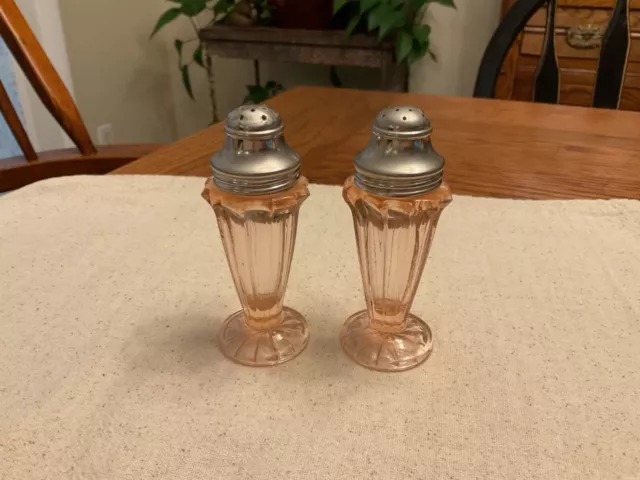 Jeannette Pink Depression Glass Sierra Pinwheel Salt and Pepper Shakers