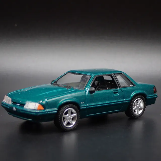 1992 92 Ford MUSTANG LX 5.0 Fox Körper 1:64 Maßstab Sammel Druckguss Modellauto