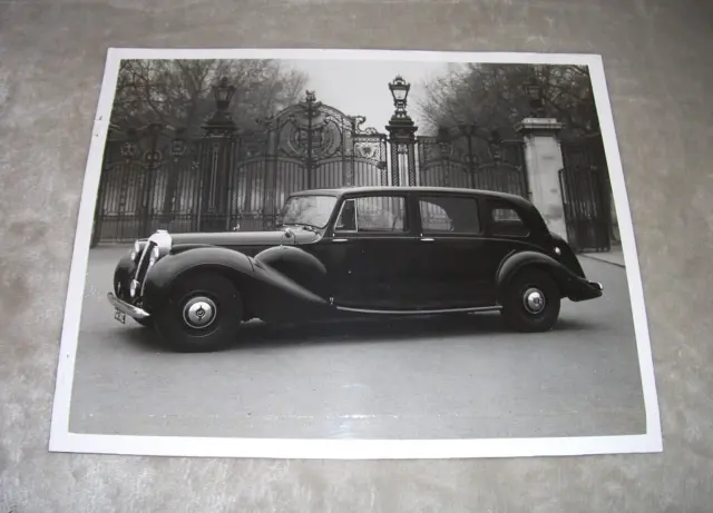 1950s Original Police Press 7x9 Photo, Bullet-riddled Car, Shootout,  Suicide