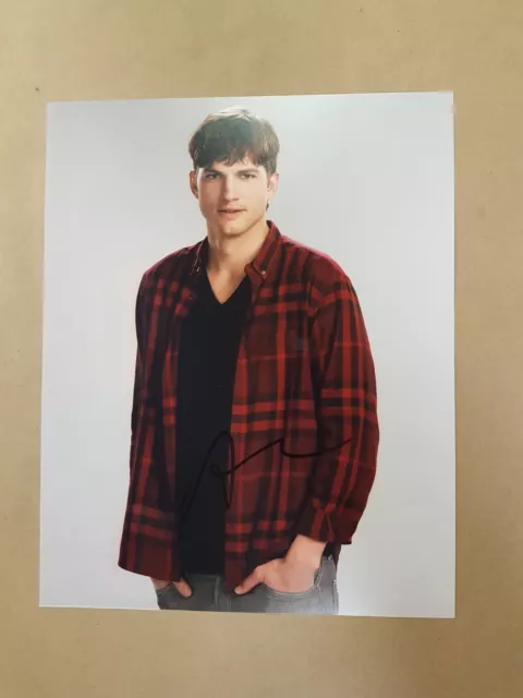 Ashton Kutcher Autographed Photo 8x10 TV Actor Signed COA star
