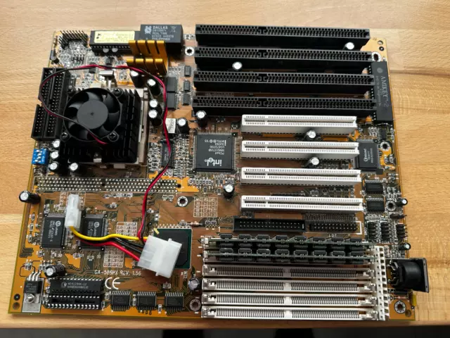 Gigabyte GA-586HX Sockel 7 Rev. 1.56 Pentium 200MMX 32MB RAM