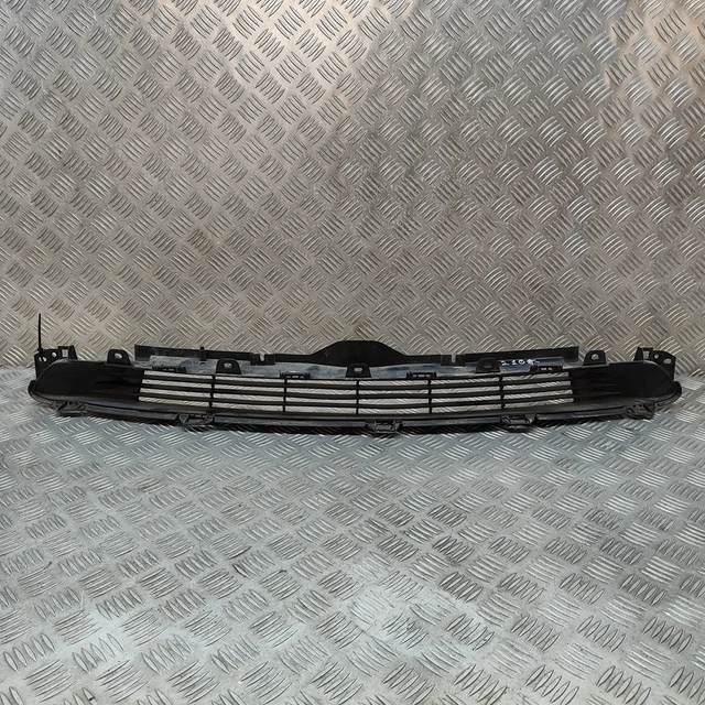 Grille de pare choc avant gauche