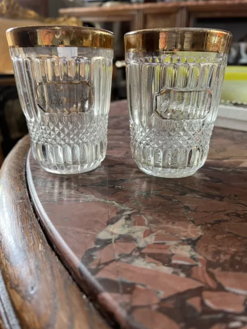 2 Antike Pressglas Becher: Erinnerung, Freundschaft um 1900