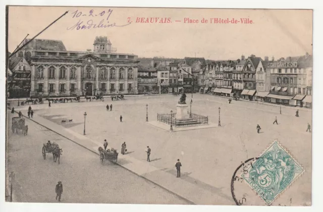 BEAUVAIS - Oise - CPA 60 - Place de l' Hotel de Ville - commerces