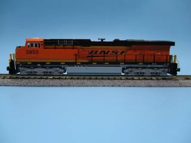 Kato N Scale Locomotive - Es44Ac - Bnsf #5953