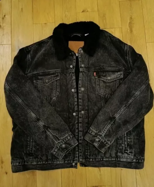 Mens Levis Premium Washed Black Sherpa Lined Trucker Jacket Size XL