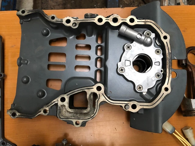 pompe a huile  pour 50 cv suzuki 4 tps