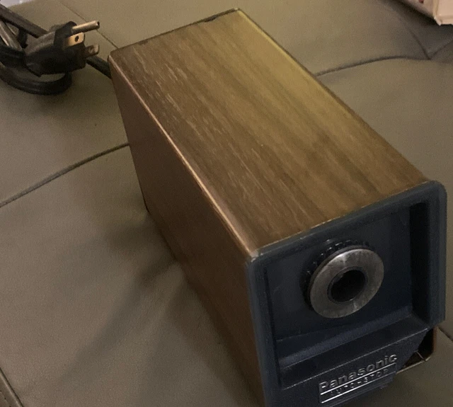 VTG Panasonic Electric Pencil Sharpener KP-77 Auto Stop Woodgrain Plunger Feet