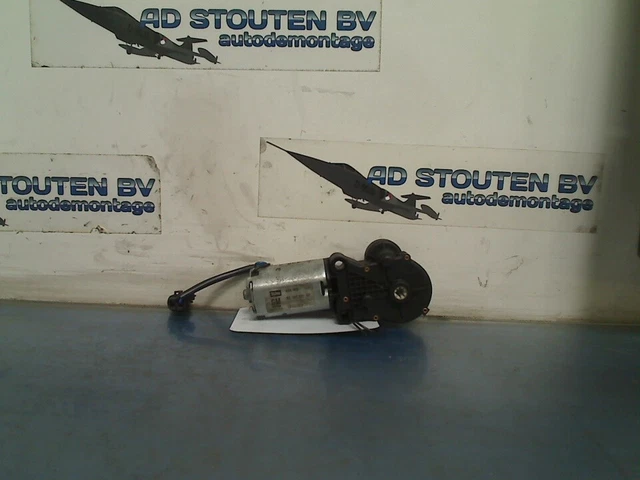 9316253102 CABRIODACH MOTOR CABRIOLET ROOF MOTOR Opel Tigra Twin Top 2005