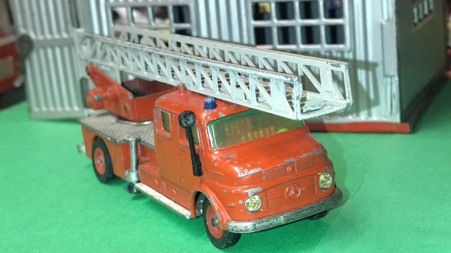 Promo Camion De Pompier Mercedes chez Oogarden