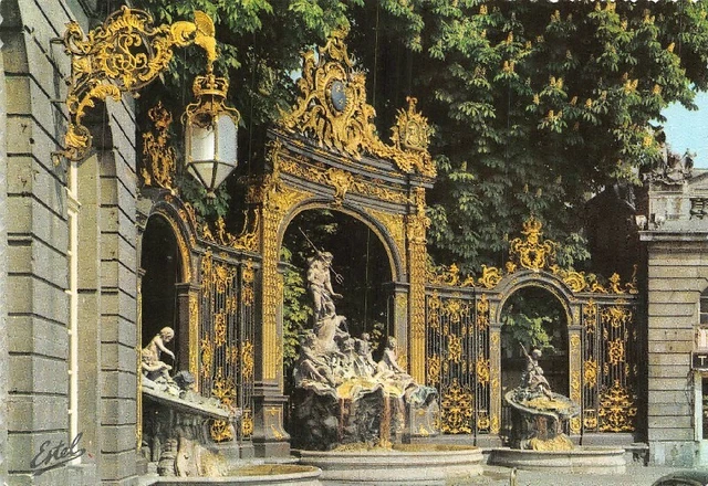 NANCY - Fontaine de Neptune, de Barthélémy Guibal - Grille de Jean Latour